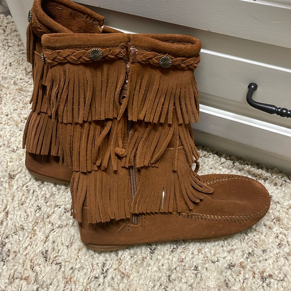 Minnetonka Girls Moccasin Boots size 3